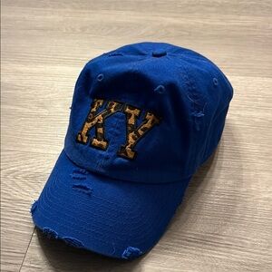 SALE🎈4/$10🎈Women’s Distressed KY hat
